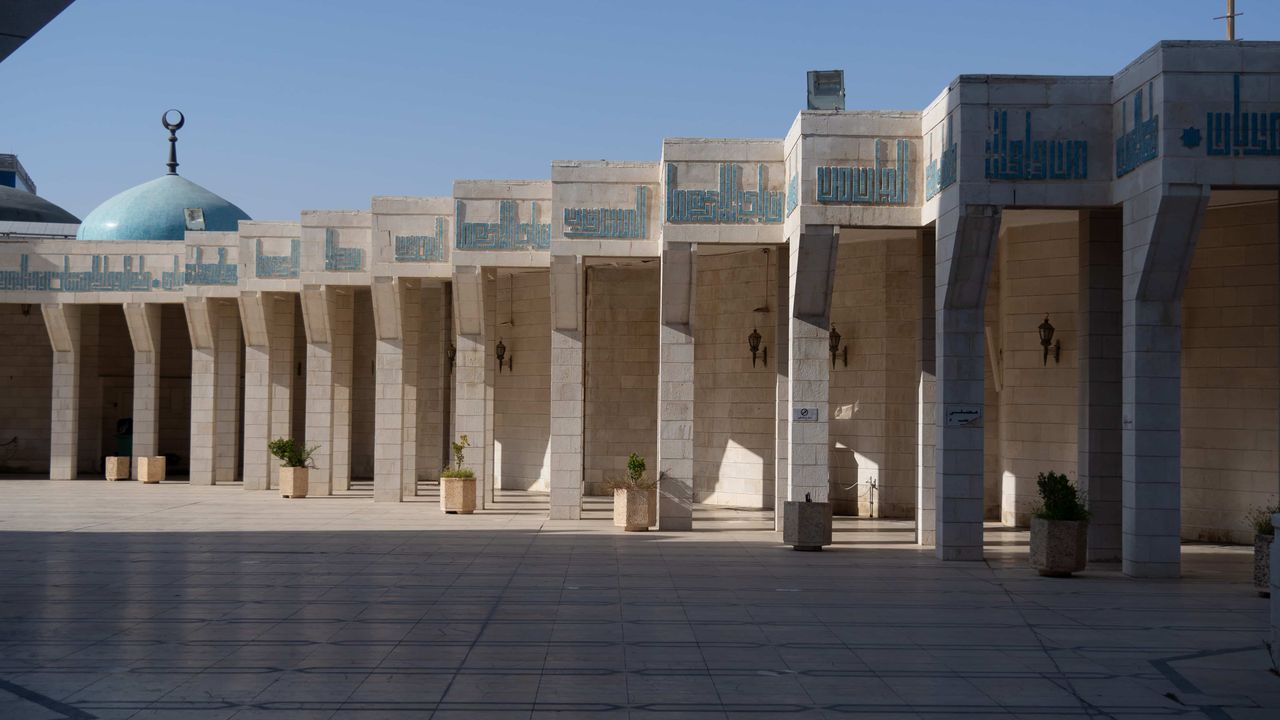 Architecture of the blue Mosque in Amman