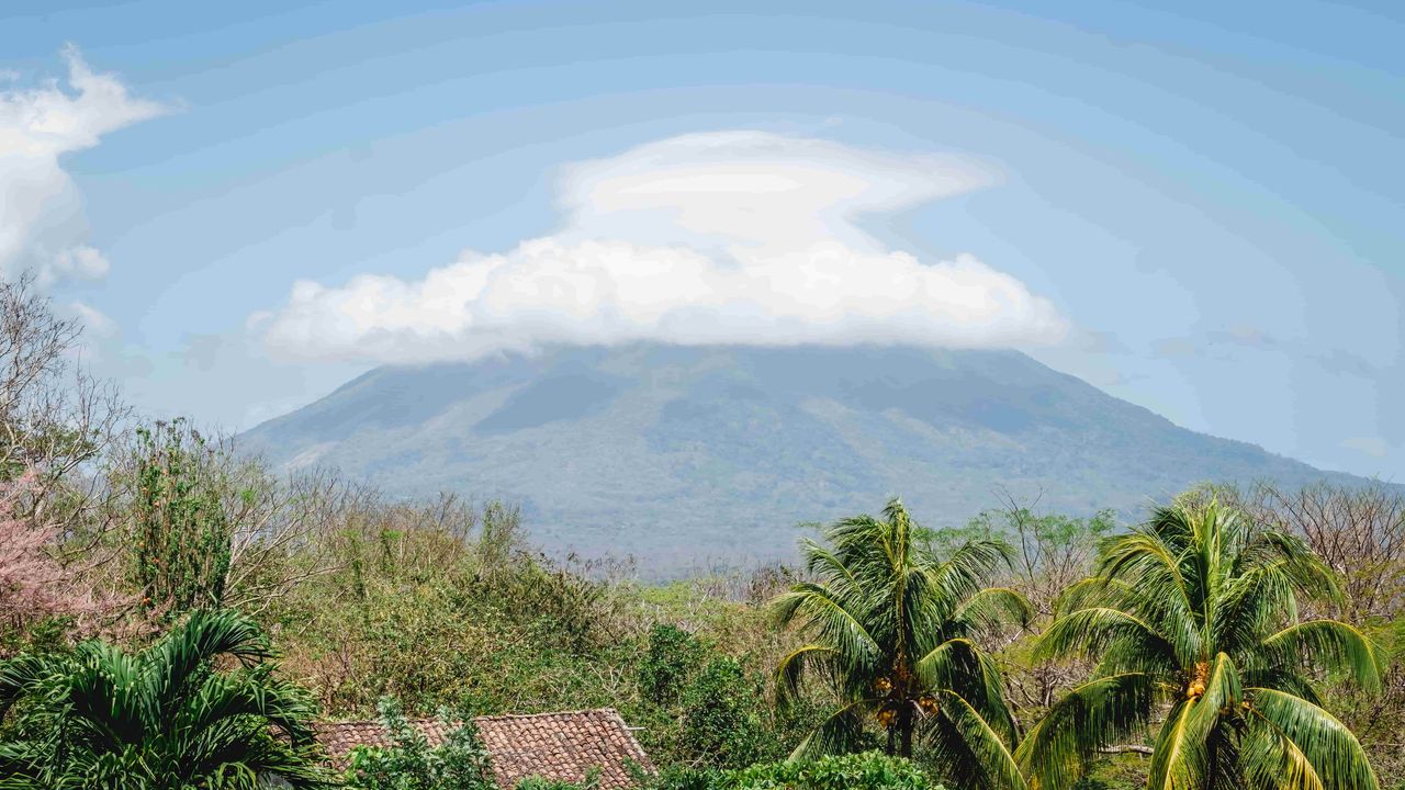 Cloudy volcan 